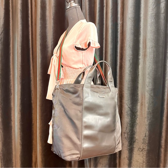 GUCCI black leather and nylon travel over-night crossbody bag LIKE NEW - Picture 9 of 16